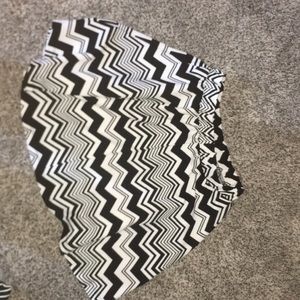 3 skirts black and white